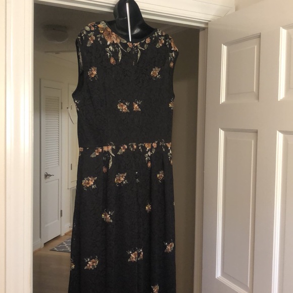 Lace Floral Dress. Black, size 3X. NWT - Picture 4 of 8